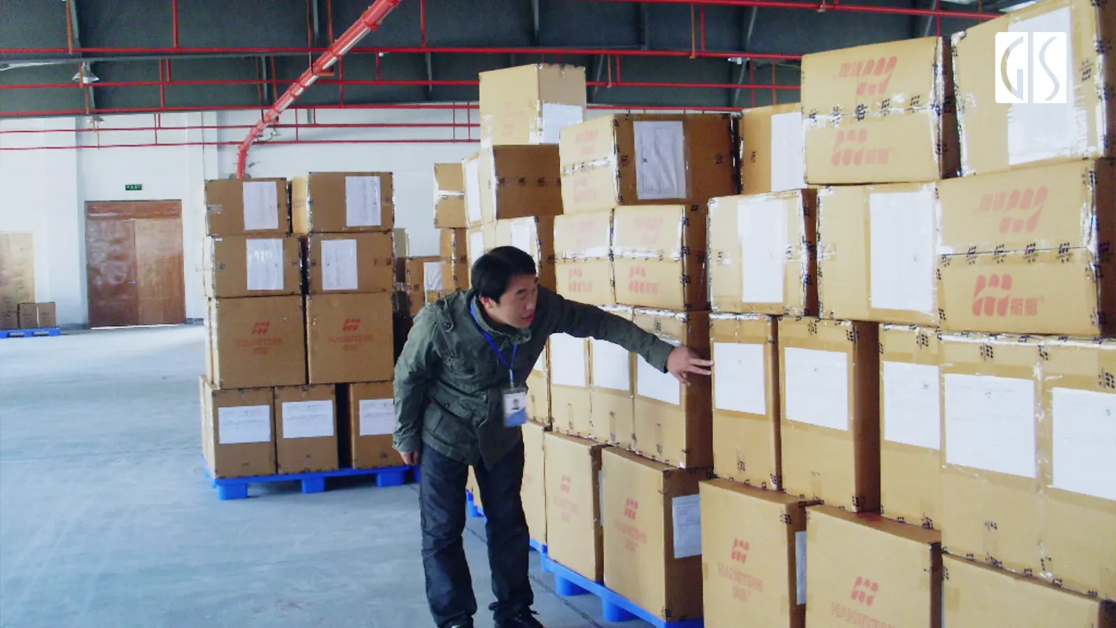 a GIS inspector is conducting pre shipment inspection in a factory in China