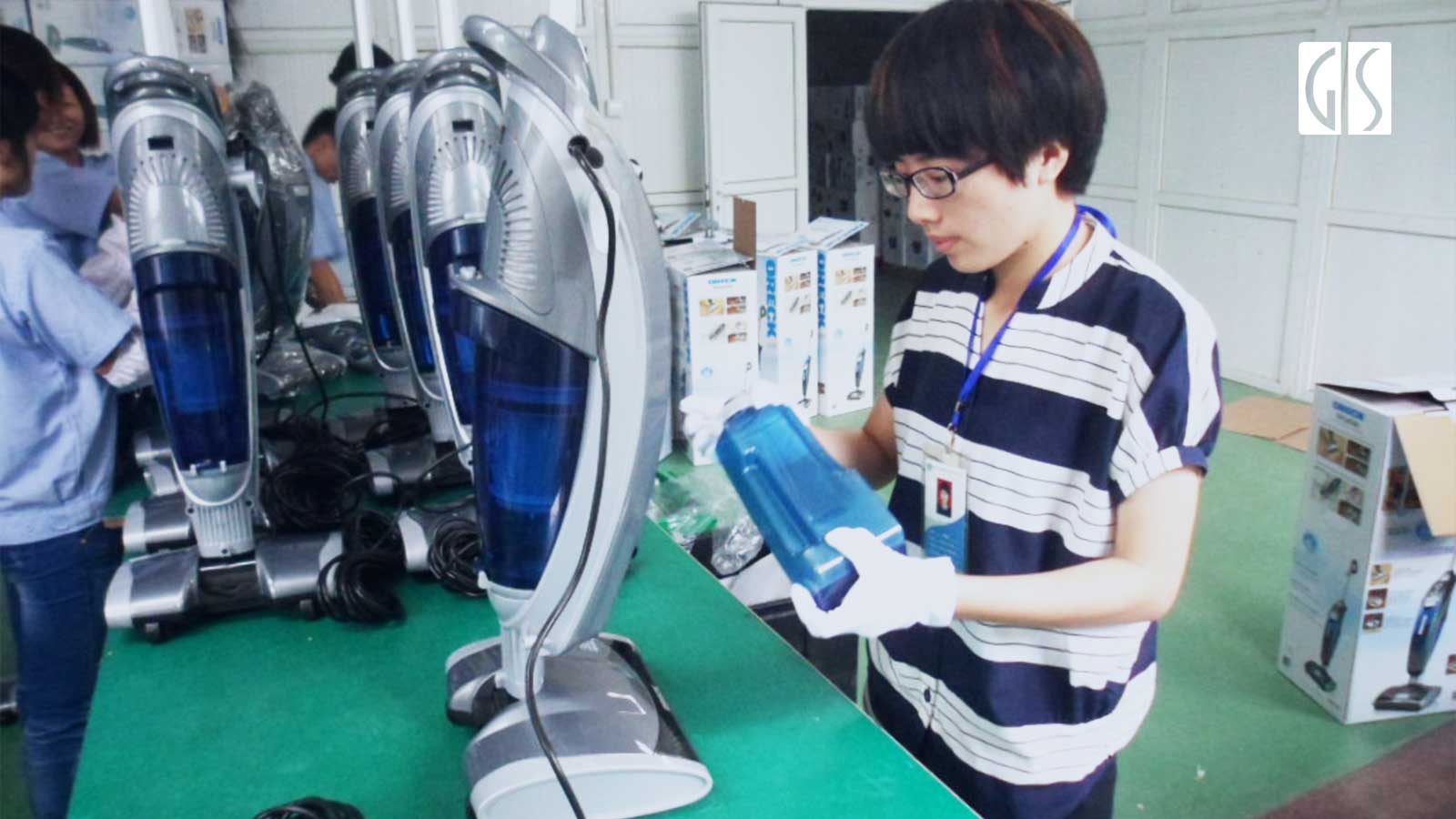 GIS inspector is conducting a quality inspection on home appliance products exported to Europe for our UK client.