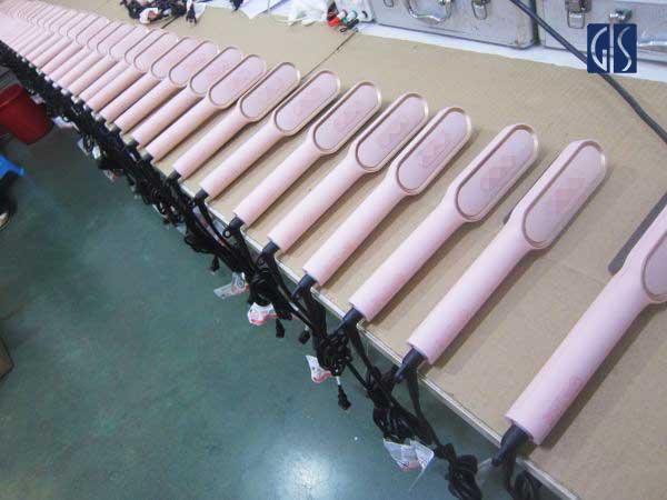 GIS inspector is conducting hair straighteners inspection in a factory in China