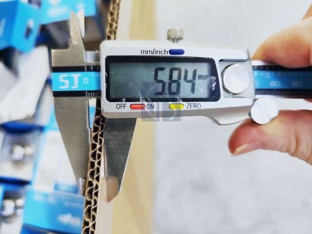 Light bulb quality inspection in China, carton material thickness